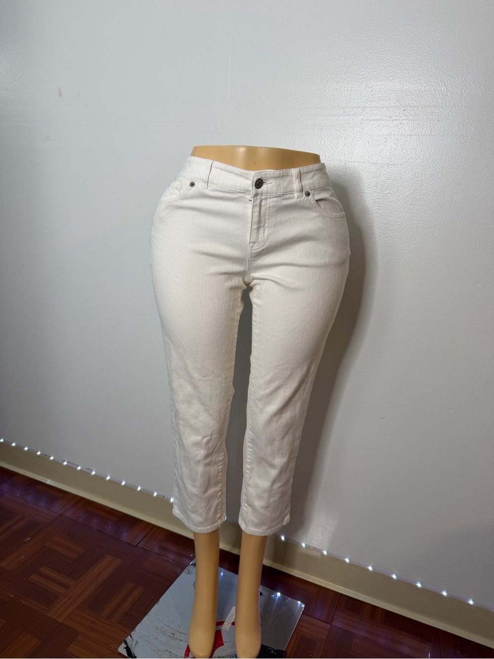 Women's White Cropped Jeans - Classic Straight Fit